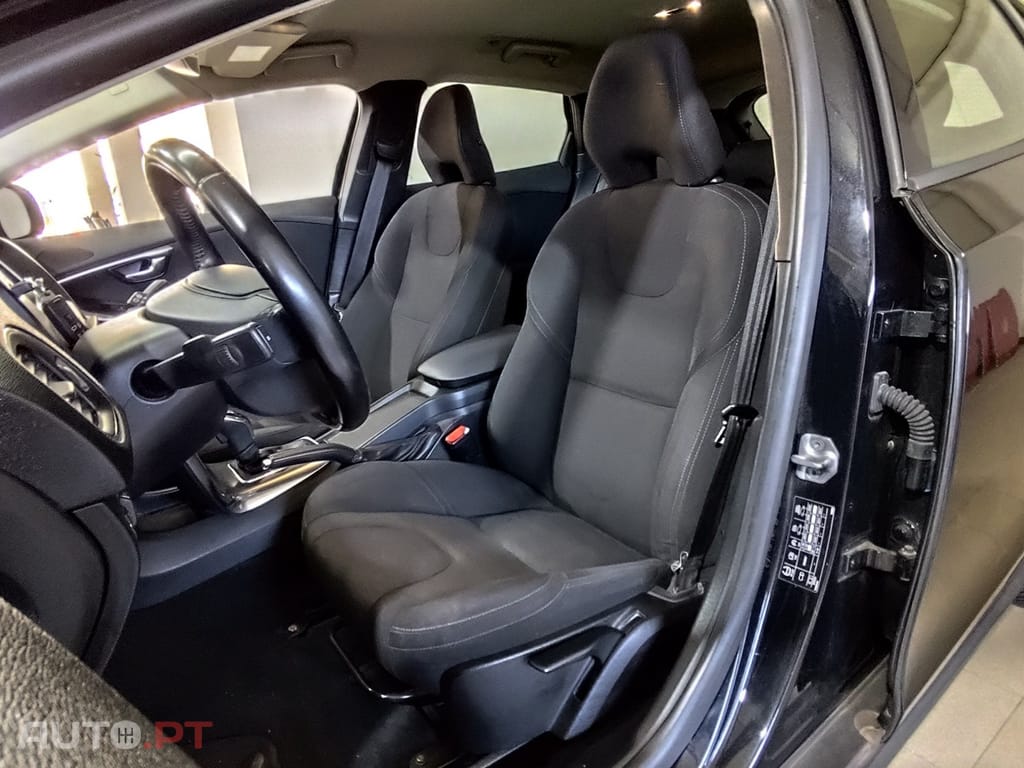 Volvo V40 Cross Country 1.6 D2 Momentum Powershift