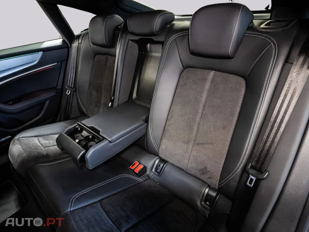Audi A7 55TFSie 2x S LINE I.V.A DEDUTÍVEL 