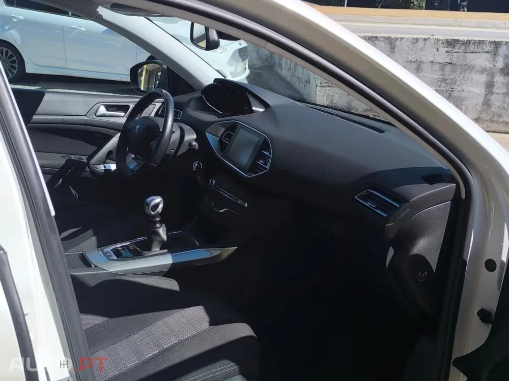 Peugeot 308 1.6 BlueHDi Allure J17