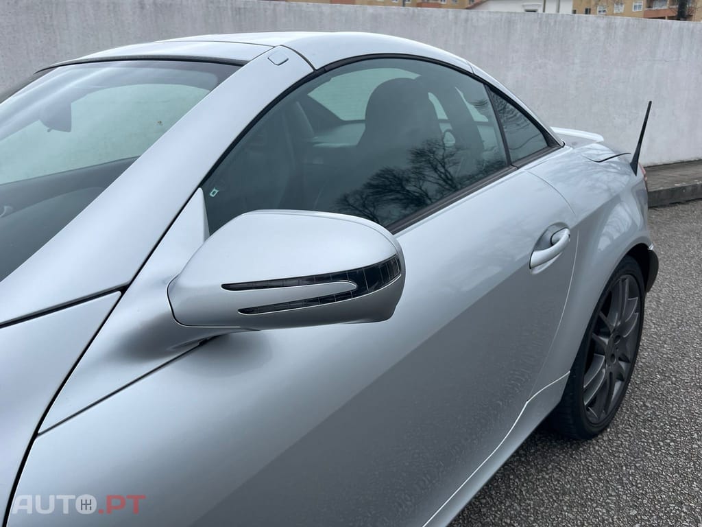 Mercedes-Benz SLK 200 Outro