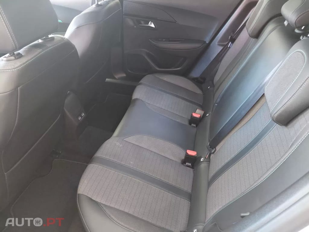 Peugeot 2008 PureTech 130 Allure Pack