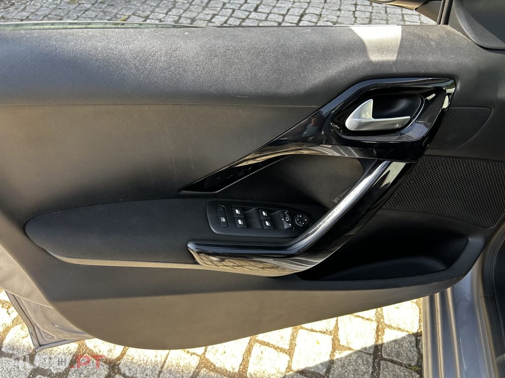 Peugeot 208 1.2 PureTech Signature