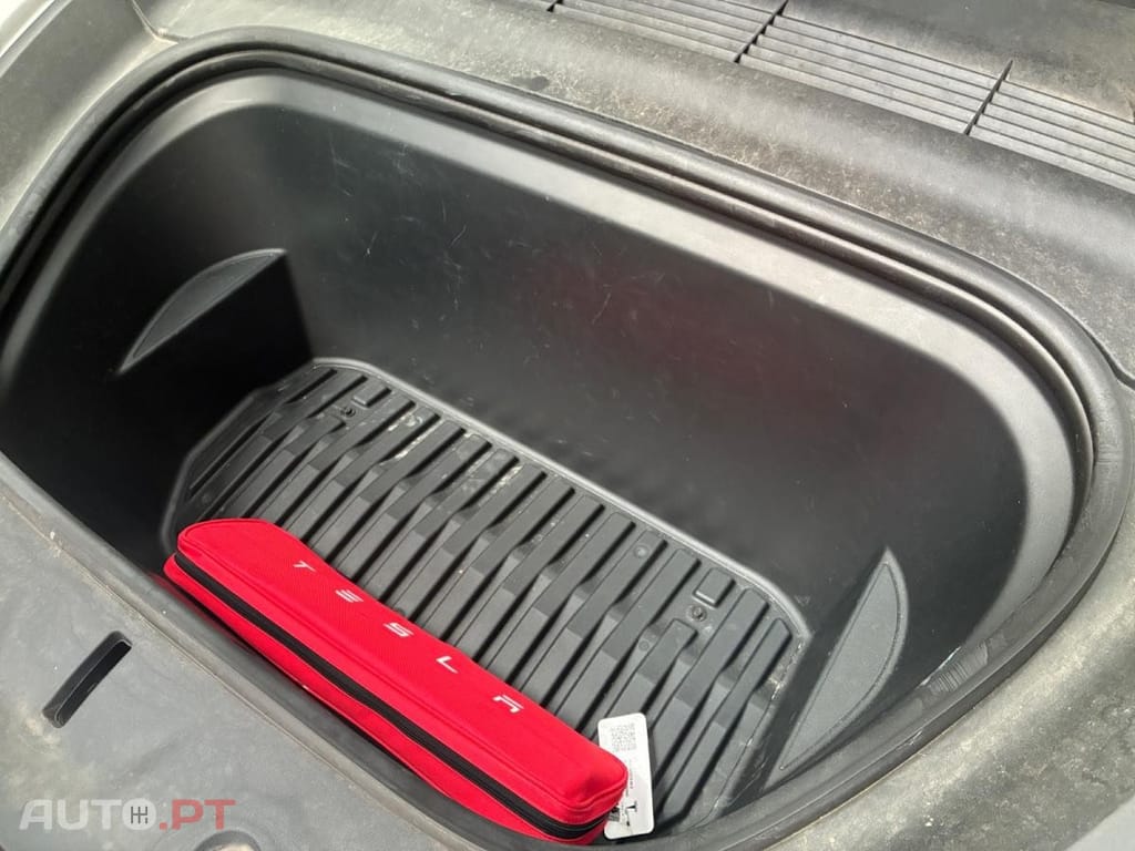 Tesla Model Y Long-Range Dual Motor AWD