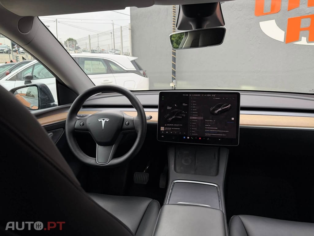 Tesla Model Y Long-Range RWD