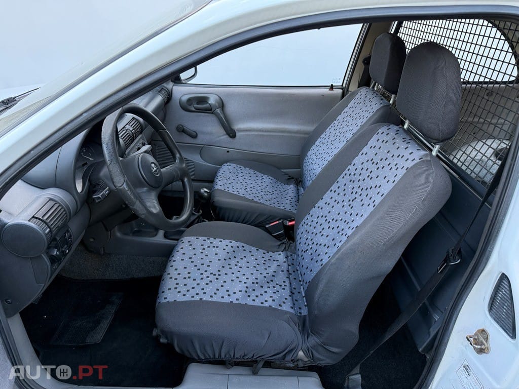 Opel Corsa 1.7 D Janelas Base