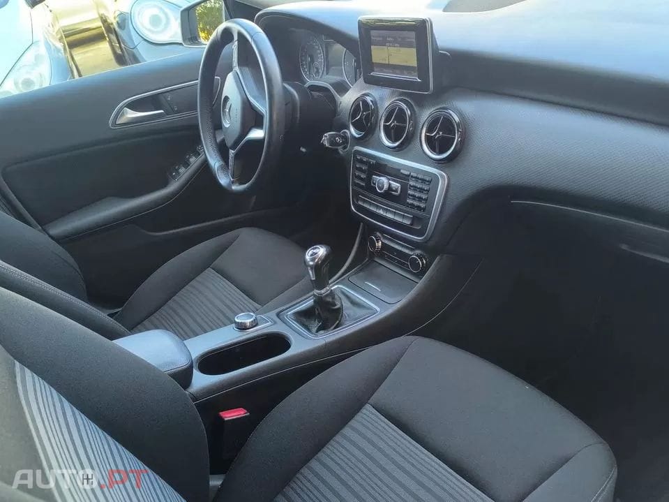 Mercedes-Benz A 180 CDI BlueEFFICIENCY — fotografia 8