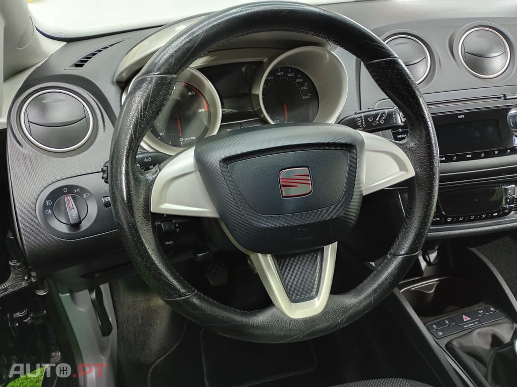 SEAT Ibiza 1.6 TDI Reference — fotografia 24