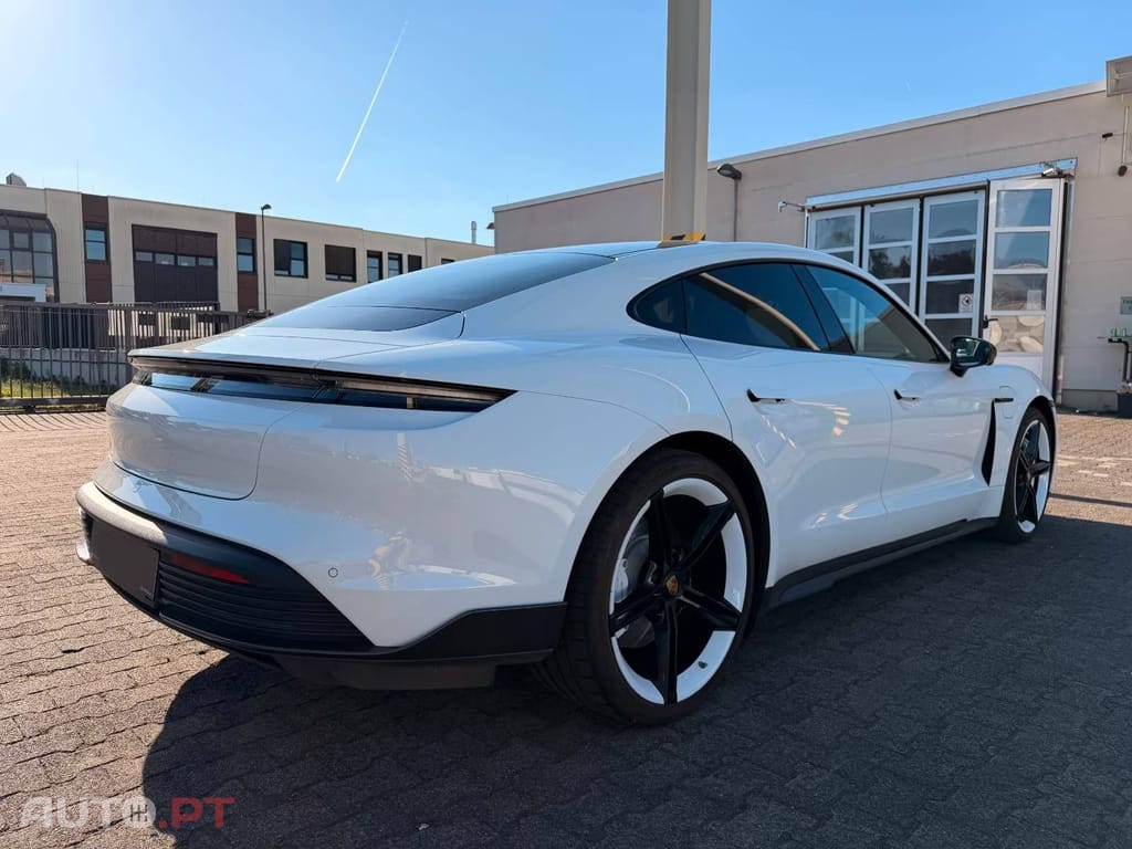 Porsche Taycan Carbon
