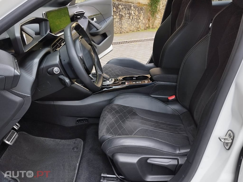 Peugeot E-208 50 kWh GT