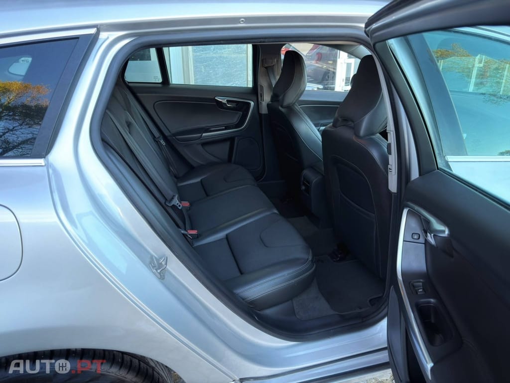 Volvo V60 2.0 D2 Momentum Drive