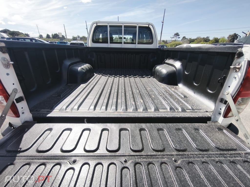 Toyota Hilux 2.4 D-4D 2WD CE CM 3L