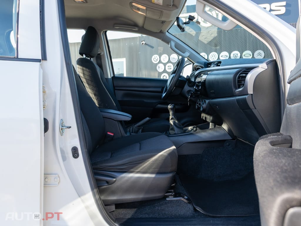 Toyota Hilux 2.4 D-4D 2WD CD CM