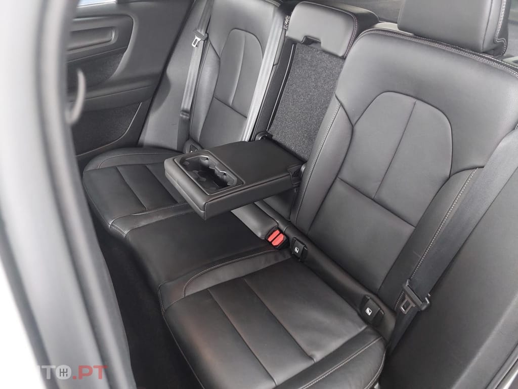 Volvo XC40 1.5 T2 Momentum Plus