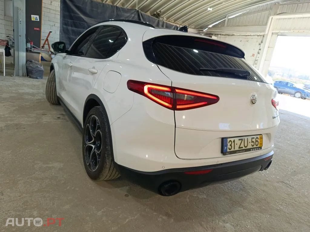 Alfa Romeo Stelvio 2.2 D B-Tech AT8