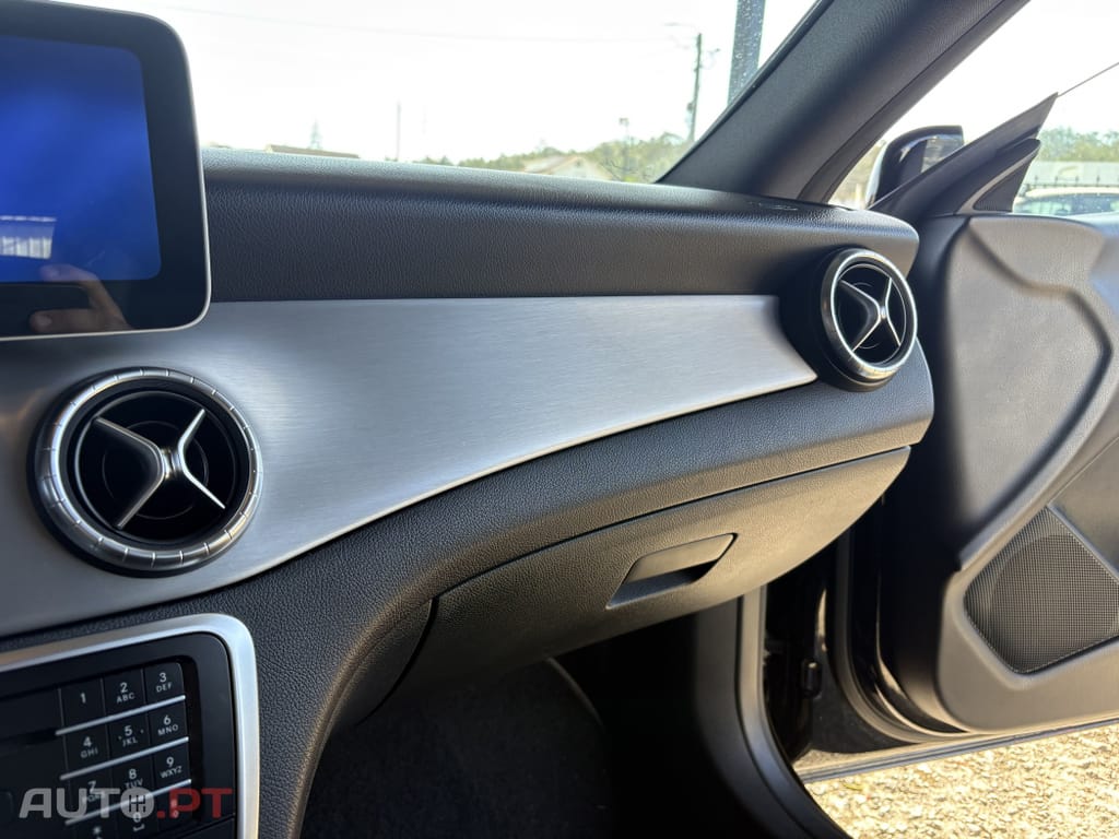 Mercedes-Benz CLA 180 AMG Line