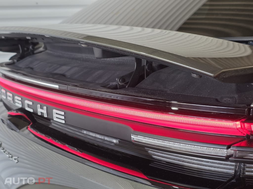 Porsche Macan Electric 4