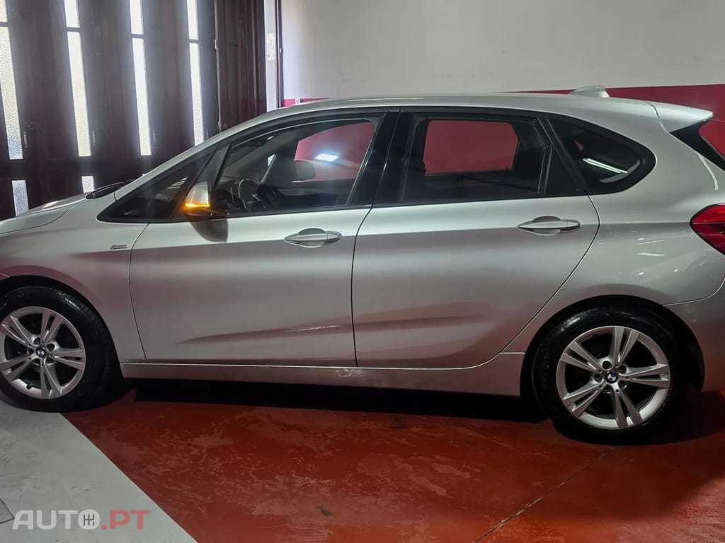BMW 216 d Line Sport — fotografia 10
