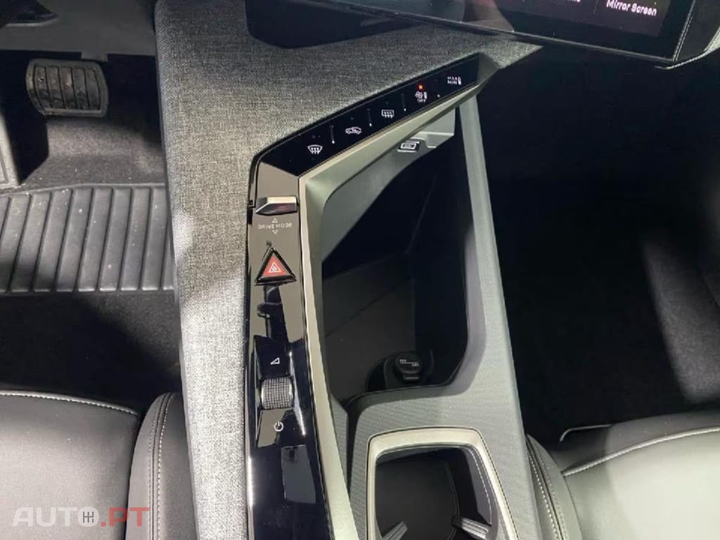 Peugeot E-5008 Allure I.V.A DEDUTIVEL 
