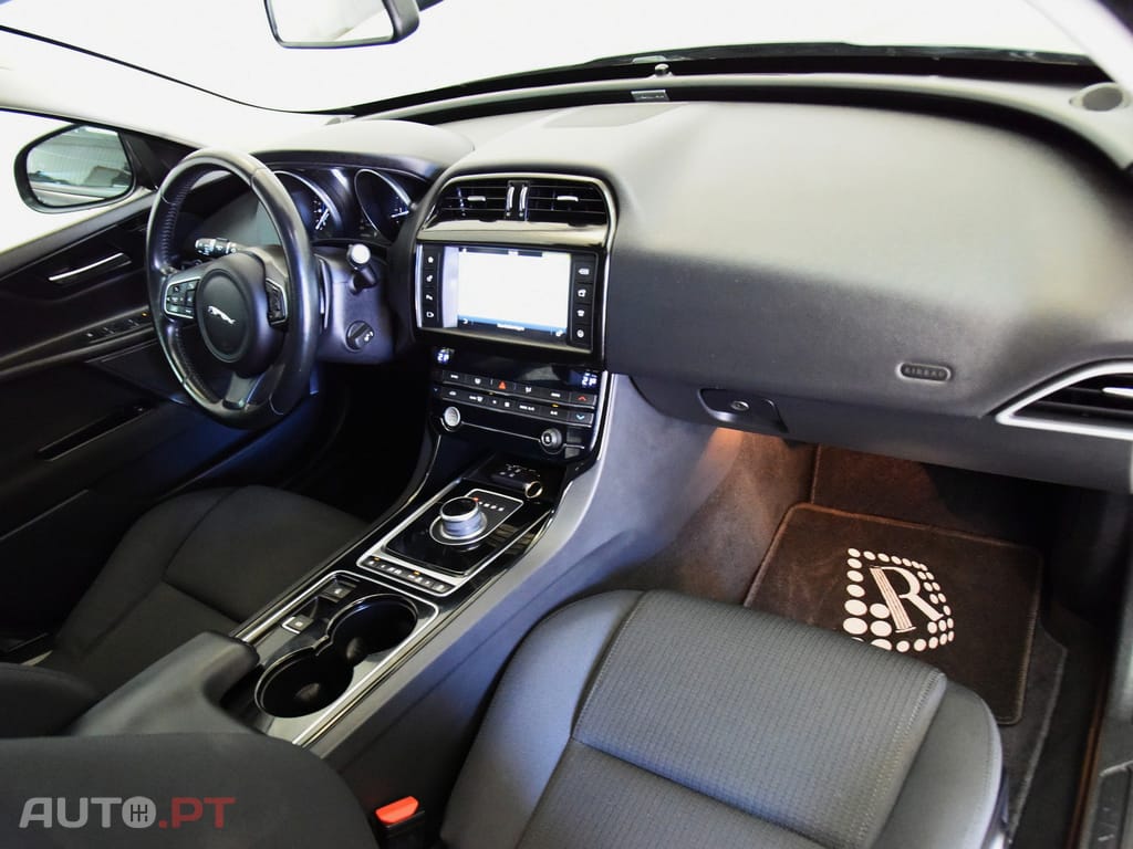 Jaguar XE 2.0 D Portfolio Aut.