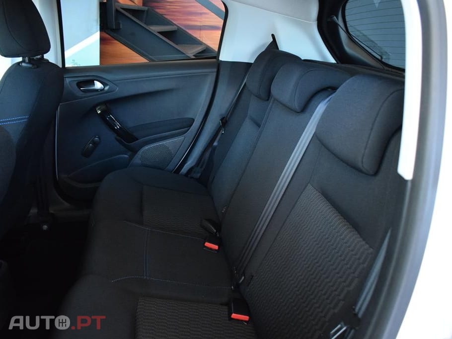 Peugeot 208 1.2 PureTech Signature