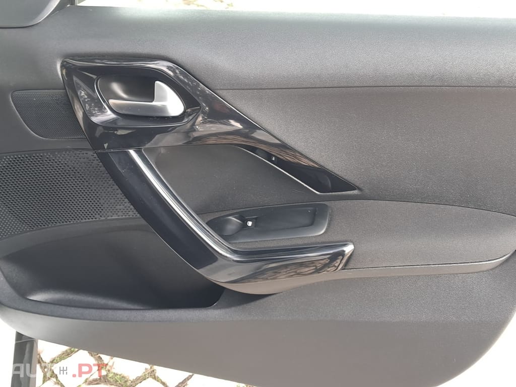 Peugeot 2008 1.5 BlueHDi Signature