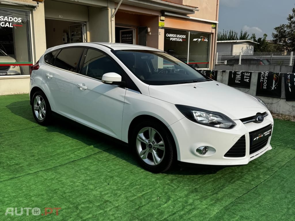 Ford Focus 1.0 EcoBoost S&S Champions Edition — fotografia 3