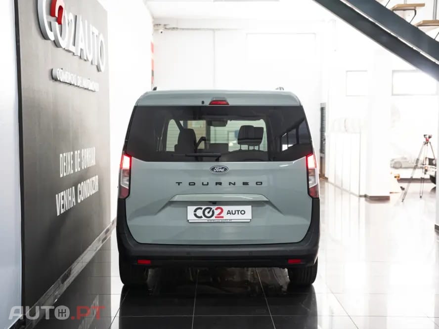 Ford Tourneo 1.0 EcoBoost Titanium