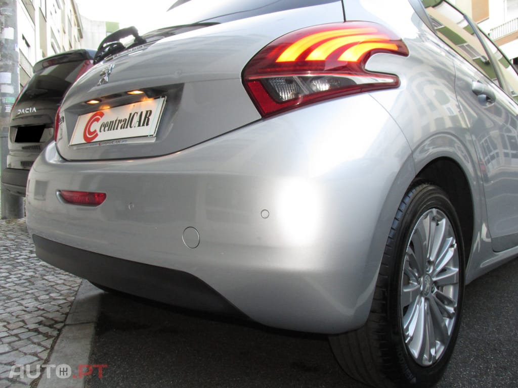 Peugeot 208 1.6 BlueHDi Style