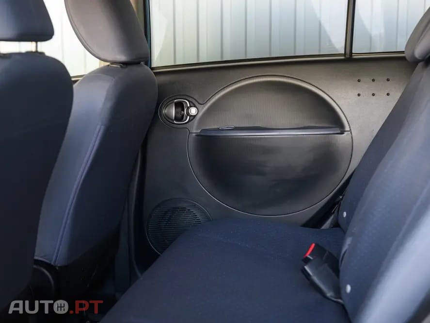 Peugeot iOn Active