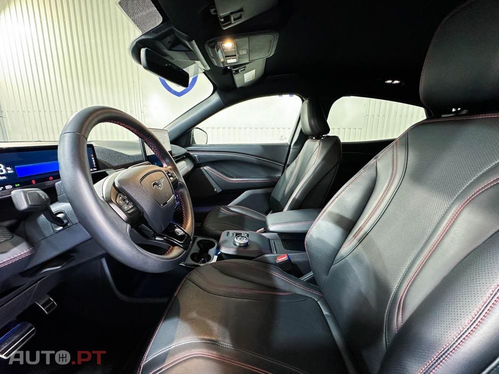 Ford Mustang Mach-E AWD PREMIUM