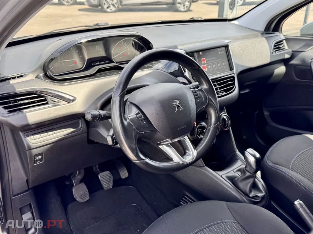 Peugeot 208 1.2 PureTech Signature