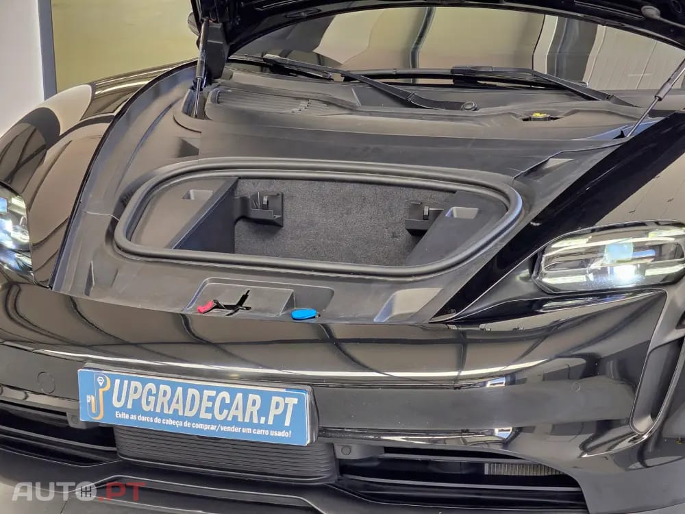 Porsche Taycan 4