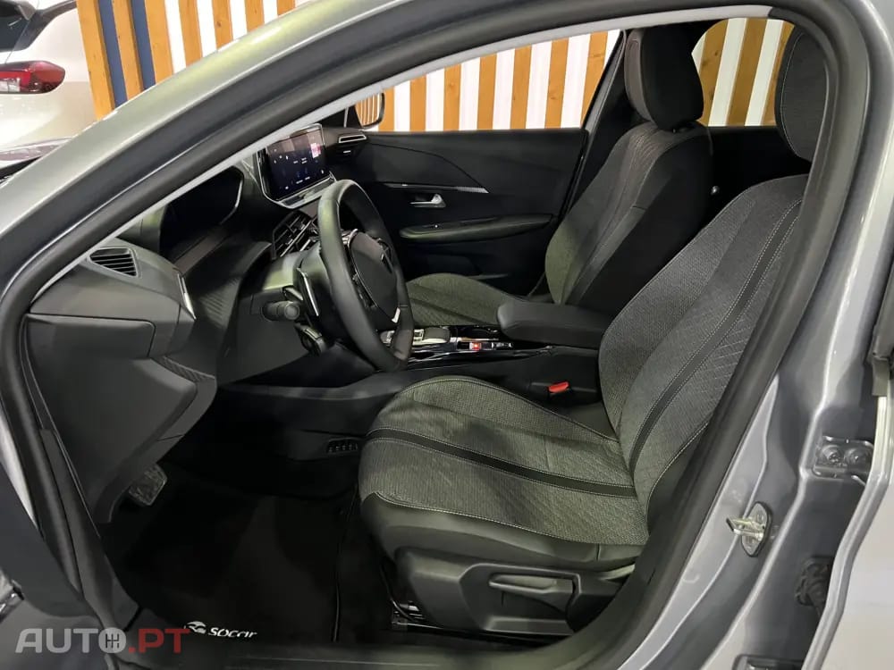 Peugeot 208 1.2 Hybrid Allure e-DCS6