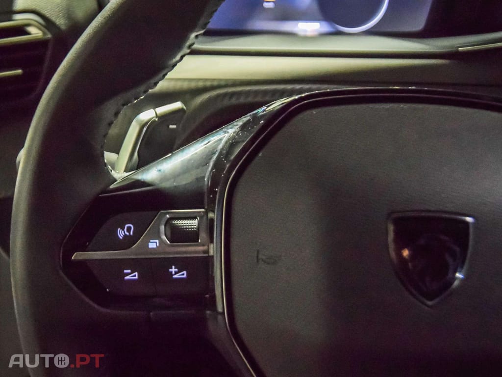 Peugeot 2008 1.2 Hybrid Allure e-DCS6