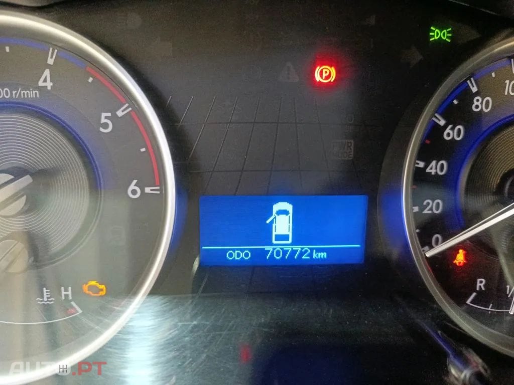 Toyota Hilux 2.4 D-4D 4WD CD CM
