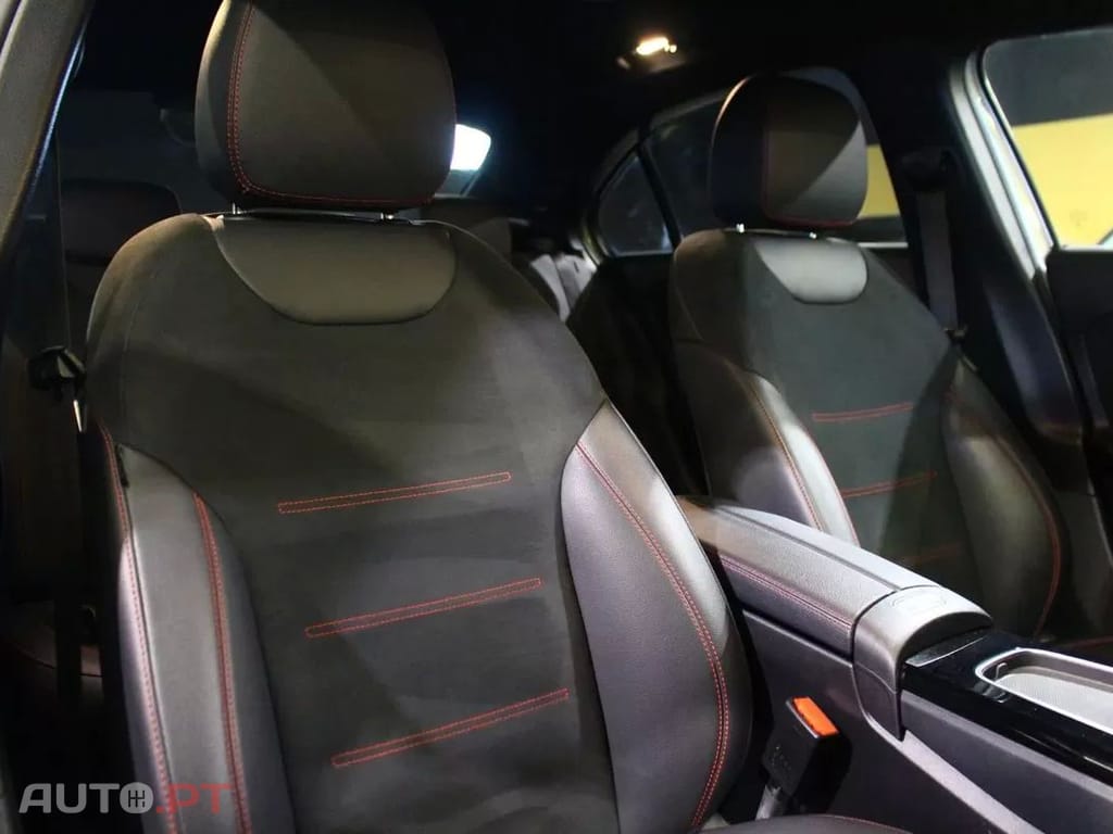 Mercedes-Benz A 250 e AMG Line