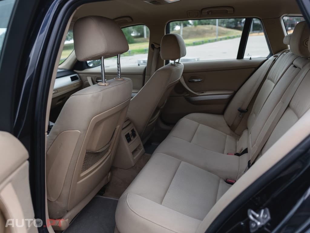 BMW 320 BMW 320d Touring Automatic