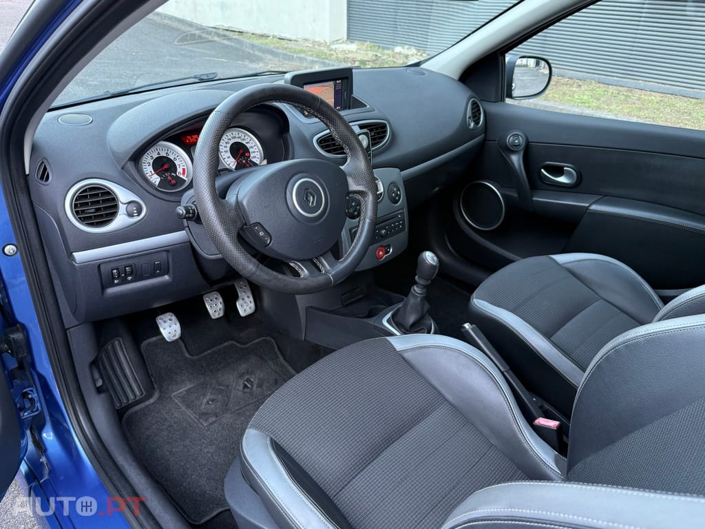 Renault Clio 1.6 16V 130 GT
