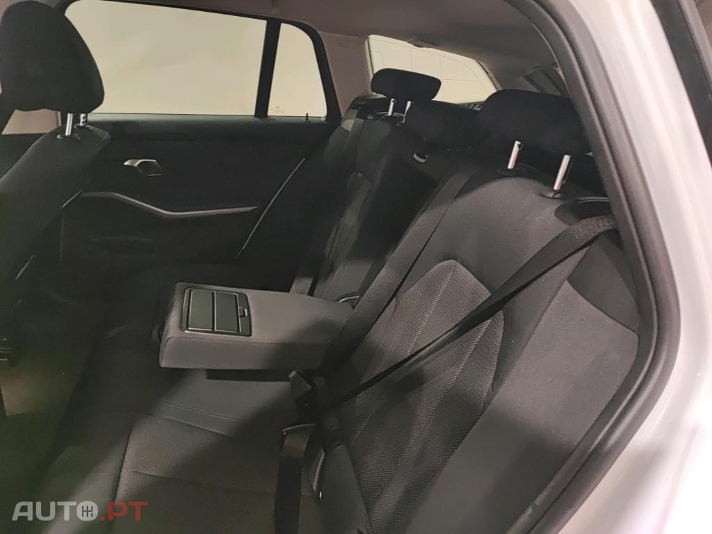 BMW 320 e Pack Essence Auto