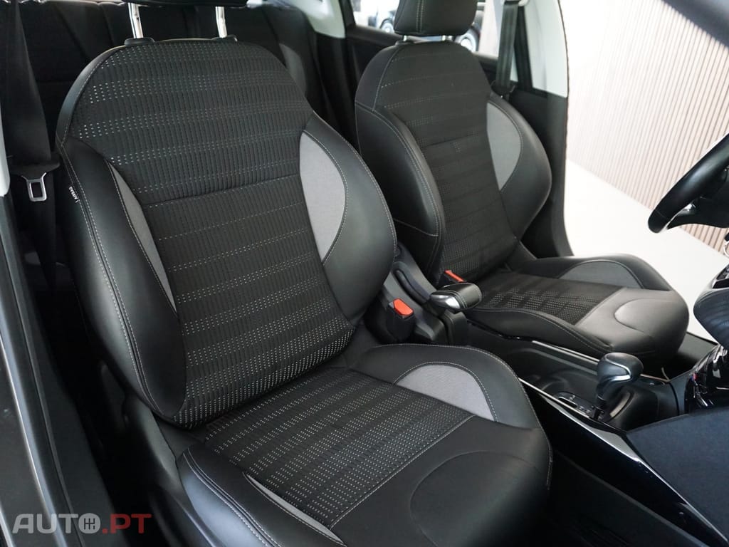 Peugeot 2008 1.2 PureTech Allure EAT6