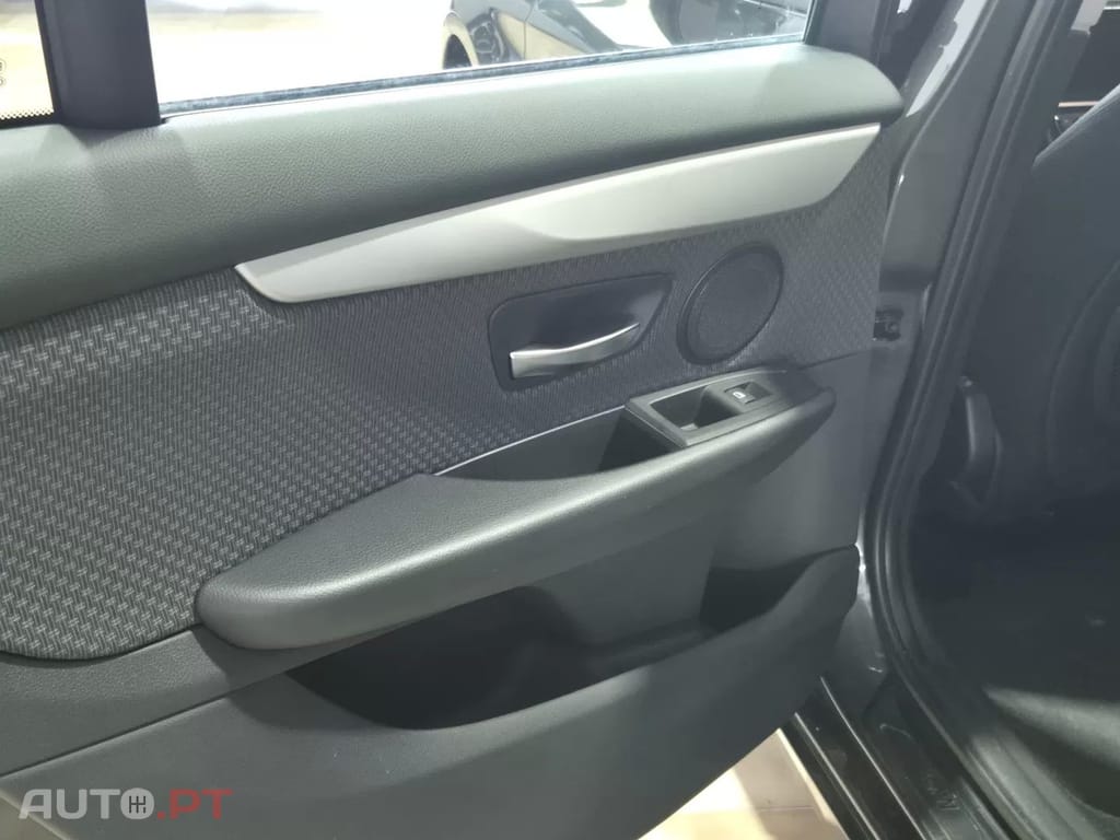 BMW 216 d Advantage Auto — fotografia 23