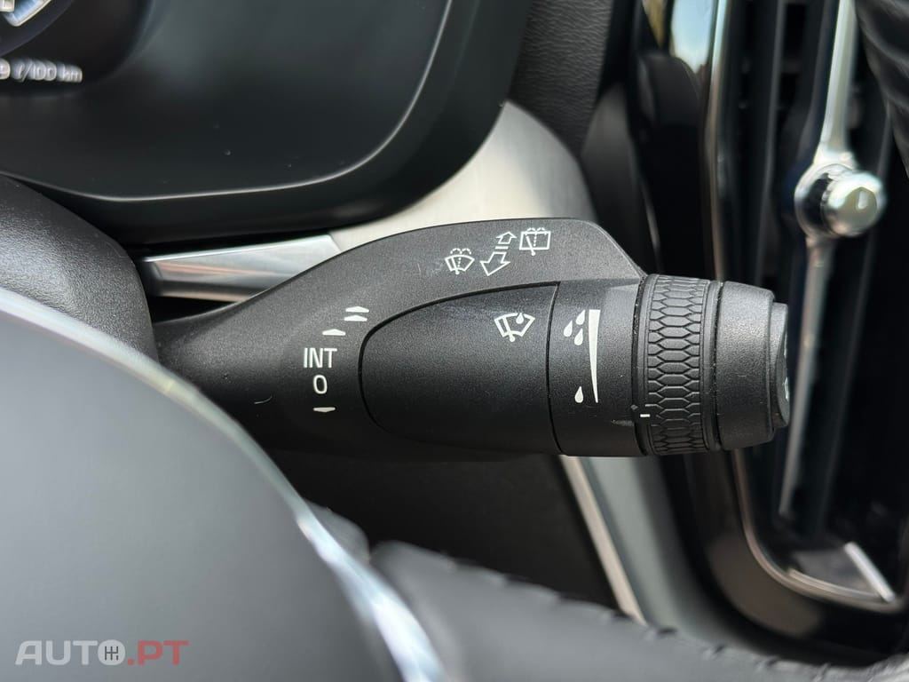 Volvo XC60 2.0 T8 PHEV Momentum Plus AWD