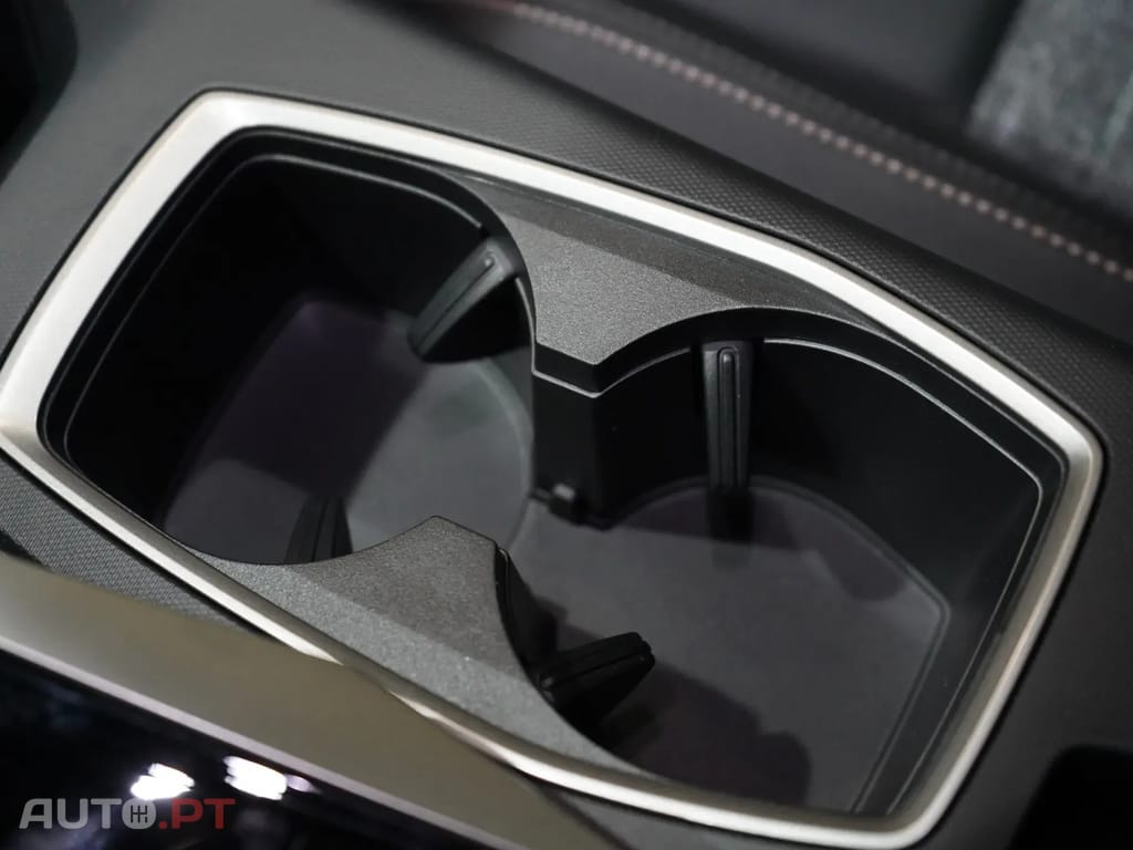 Peugeot 3008 1.2 Hybrid Allure e-DCS6