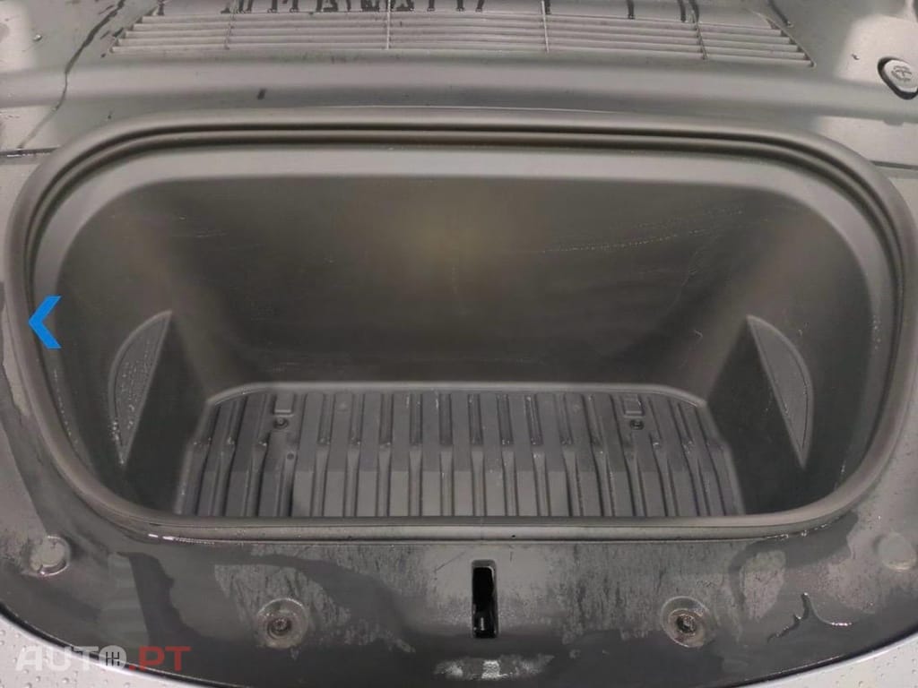 Tesla Model Y Standard Range RWD