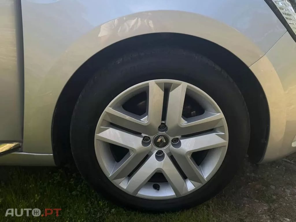 Renault Clio  1 6 E  Tech Full Hybrid Techno