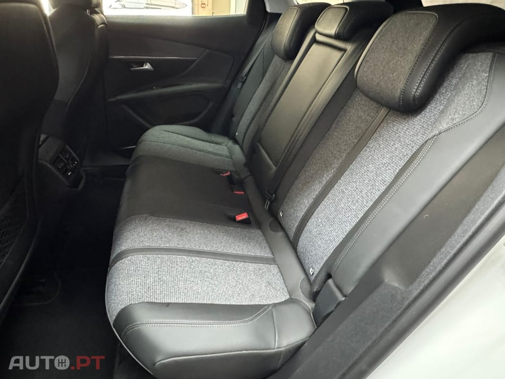 Peugeot 3008 1.2 PureTech Allure EAT8