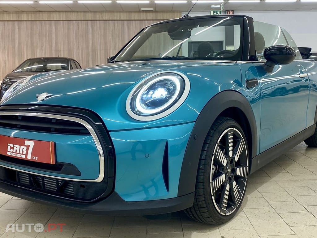 MINI Cooper Premium Plus Classic Auto