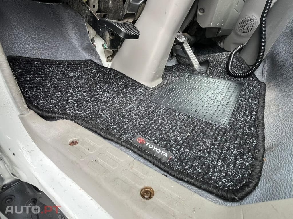 Toyota Dyna 3.0 - 144 CV  BASCULA TRILATERAL