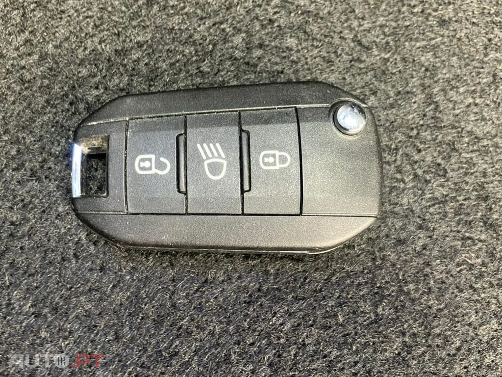 Peugeot 208 1.2 Hybrid Style e-DCS6