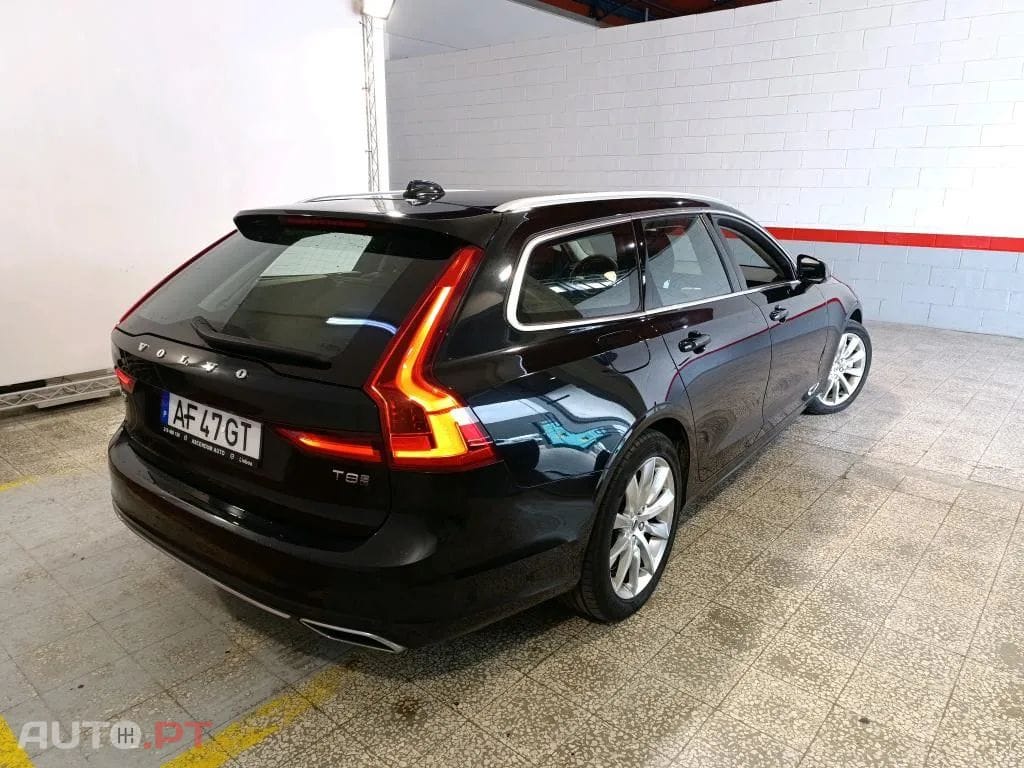 Volvo V90 2.0 T8 Momentum AWD Geartronic